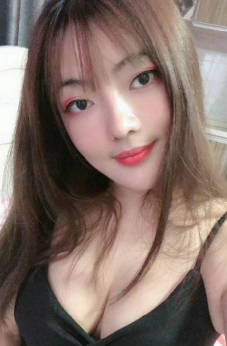 大胸肉臀少妇